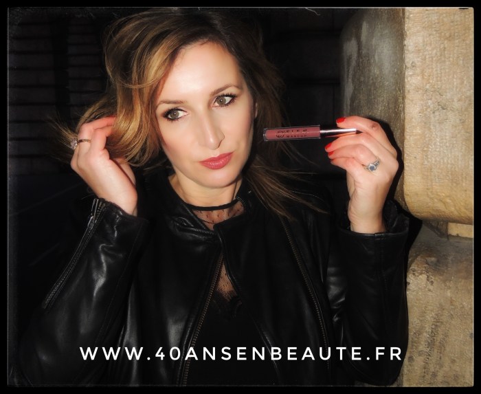 40 ANS EN BEAUTE ELSA MAKEUP SPONJAC.JPG